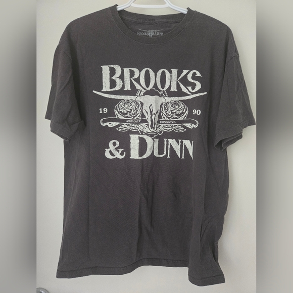 Brooks Other - Mens Brooks & Dunn  band TShirt